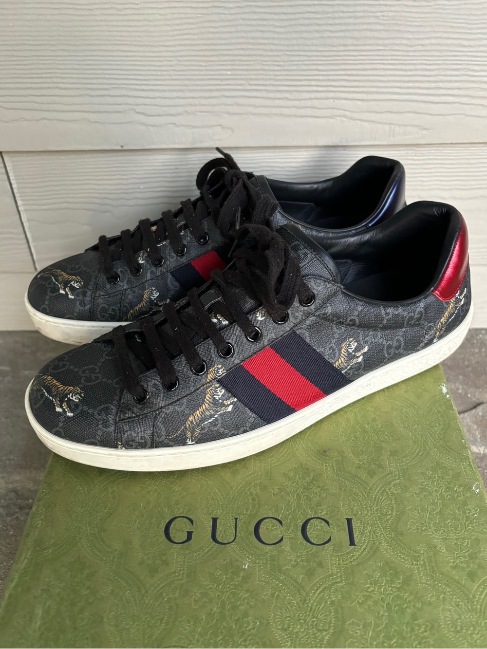 Gucci GG Supreme Tiger Limited Sneakers